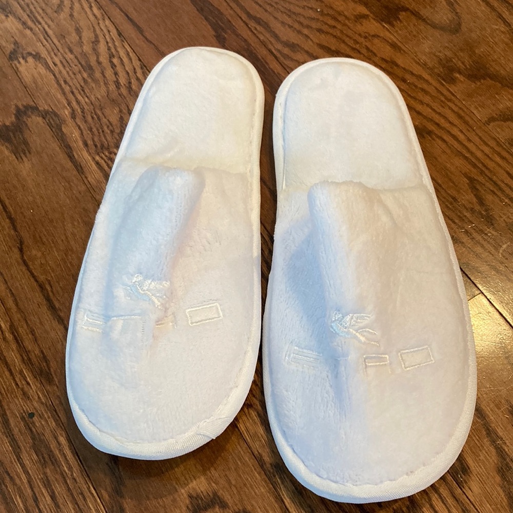NWOT-  Crystal Cruise Lines unisex slippers